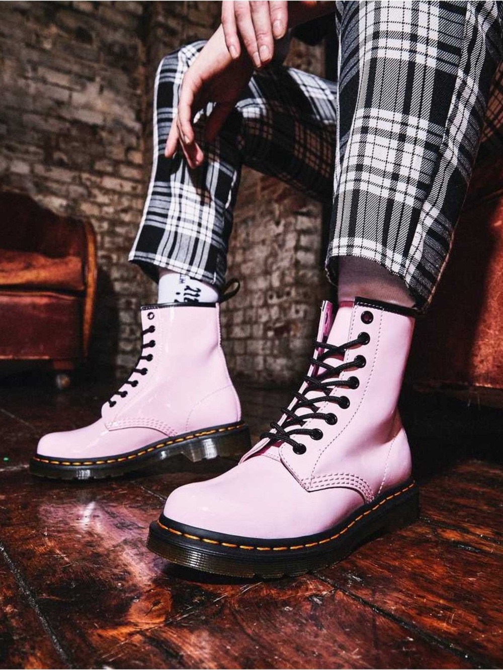 Dr. Martens 1460 WOMEN'S PATENT LEATHER LACE UP BOOTS SZ 6